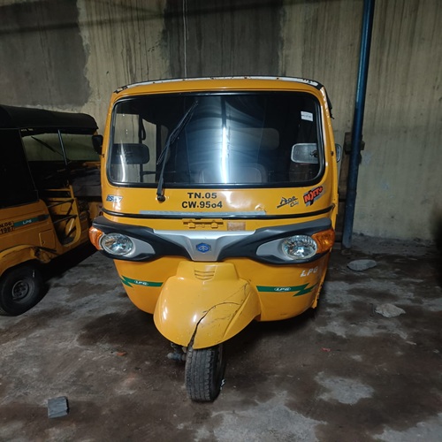 பழைய Piaggio Ape NXT Plus