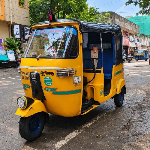பழைய Bajaj Compact RE