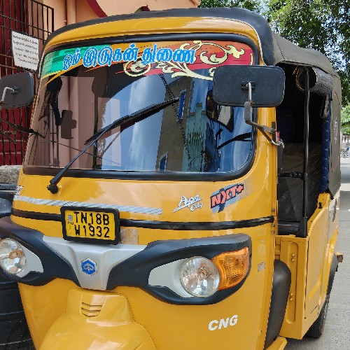 பழைய Piaggio Ape NXT Plus
